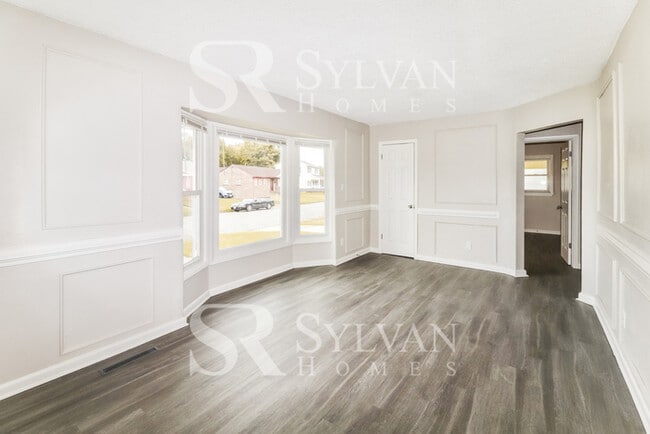 Building Photo - Immaculately kept 4 bedroom, 2 bathroom home