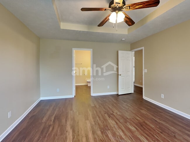 Building Photo - 2853 Park Knoll Dr