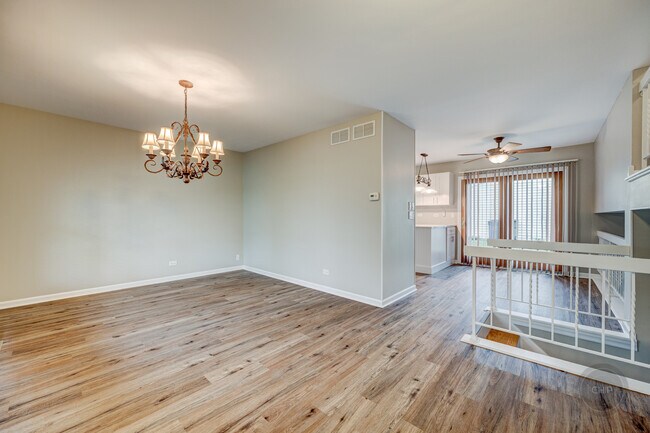 Building Photo - 4 N Birchwood Dr