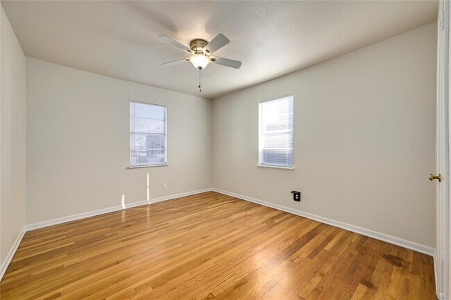 Building Photo - 1709 Ulit Ave