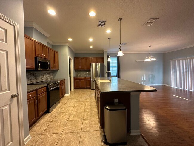 Building Photo - Adorable Home in Prime Location!