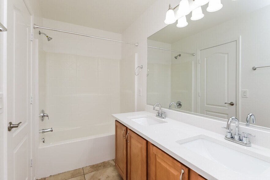 Building Photo - 2918 S Anderson Ln