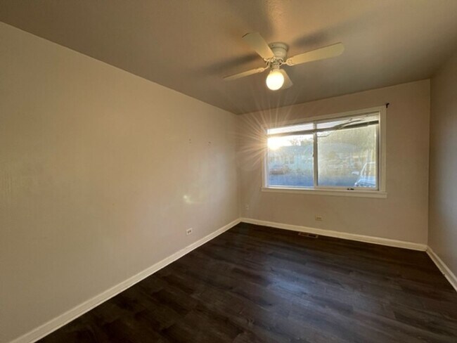 Building Photo - FREE SEPTEMBER RENT! 1-Bedroom Apartment i...