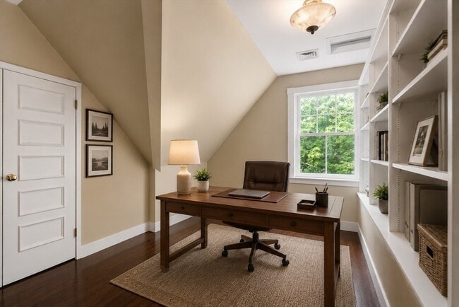 Building Photo - 18 Eaton Ct