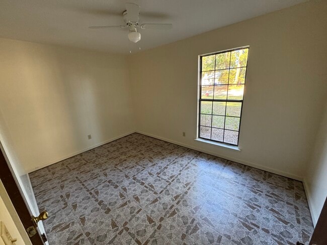 Building Photo - 505 Pinto Dr