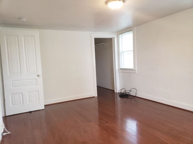 Building Photo - Immaculate 3 Bedroom, 2 Bath, 1932 sqft. H...