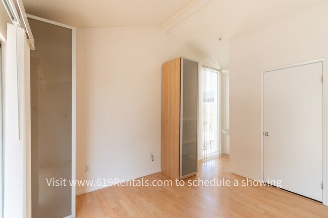 Building Photo - Loft Condo with Views & Deck