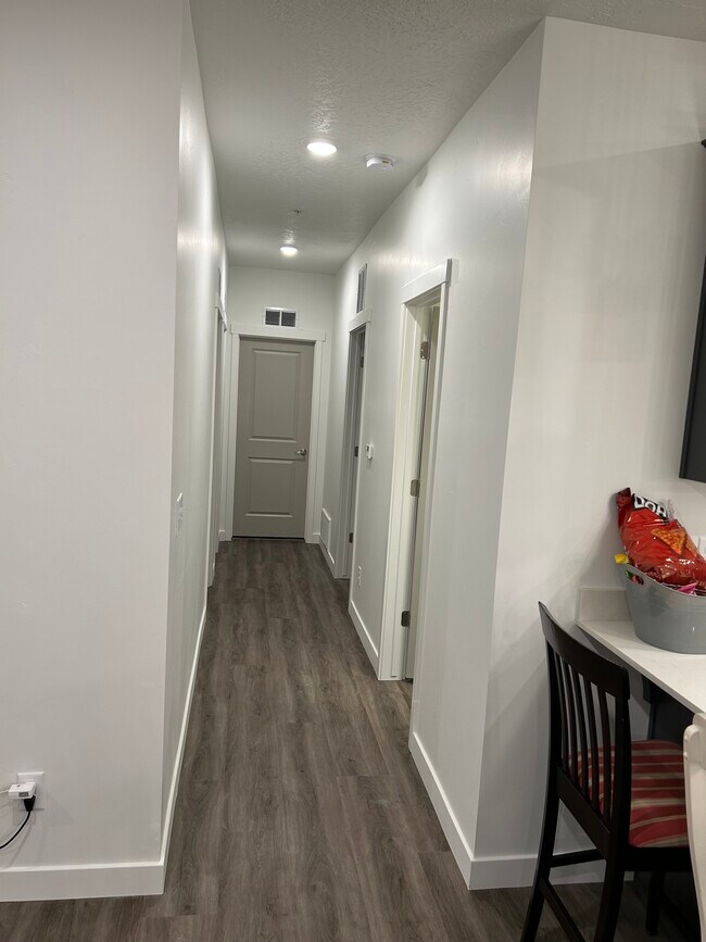 Building Photo - 891 S 2300 E