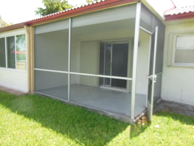 Building Photo - 105 Lake Helen Dr