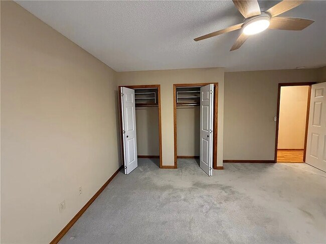 Building Photo - 3 Bedroom 2 Bathroom