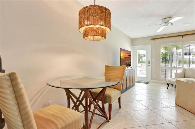 Building Photo - 3215 SE 10th St