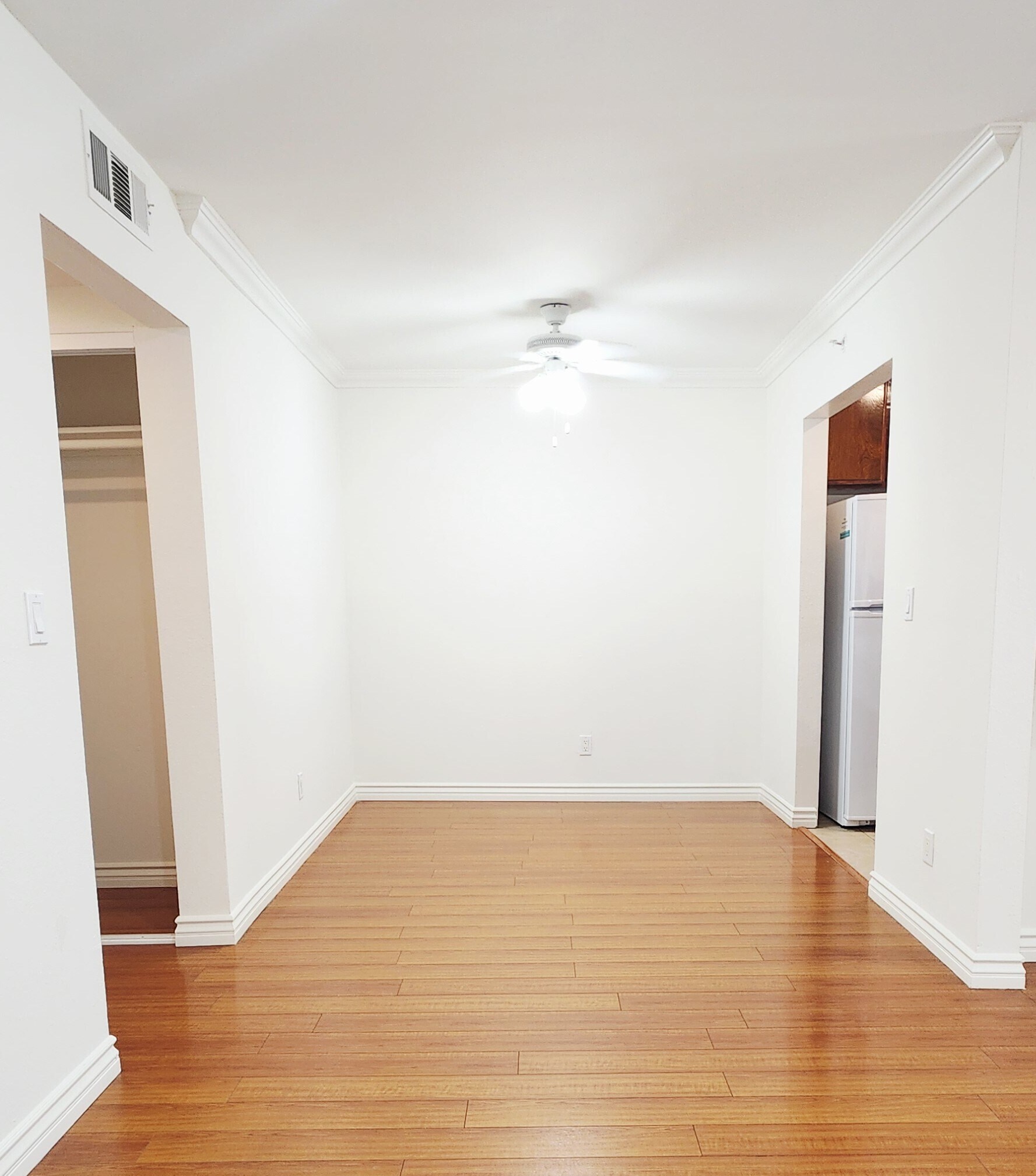 Building Photo - 557 W Stocker St