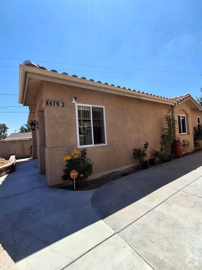 Building Photo - Beautiful 2-Bedroom, 2-Bath Home w/ Centra...