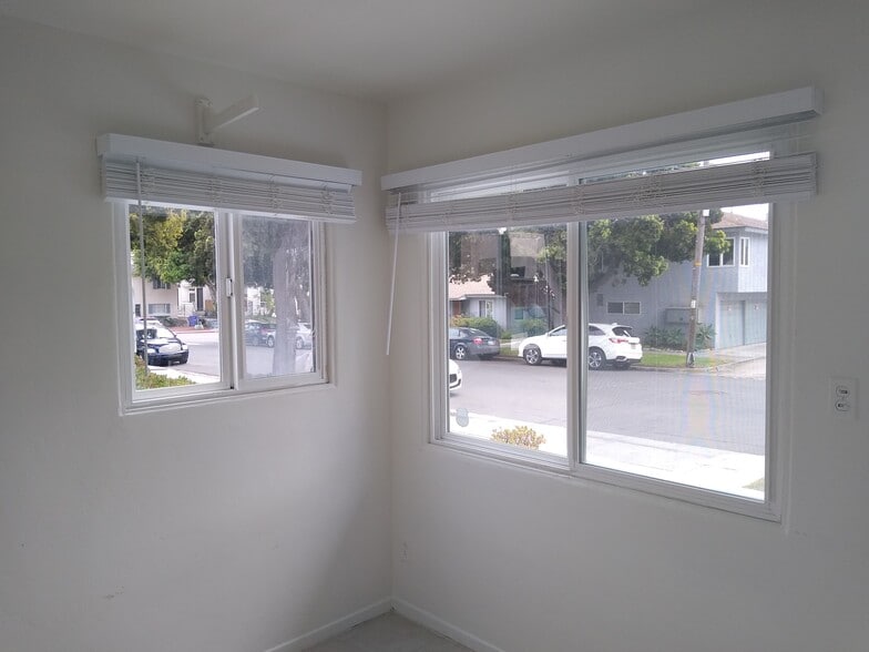 Living room. - 4127 Everts St