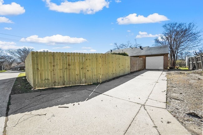 Building Photo - BEAUTIFUL 3 Bedroom, 1 Bathroom in Allen, Texas!