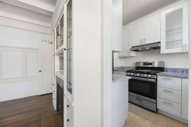 Building Photo - 1960 Pierce St