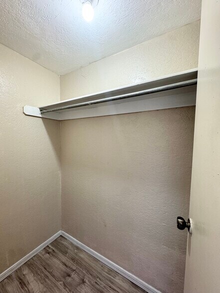 Building Photo - 401 NE 115th St