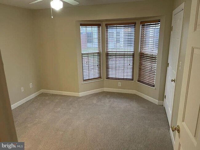Building Photo - 8303 Bluebird Way