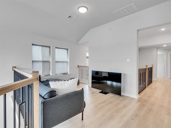 Building Photo - 19707 Curved Steel Dr