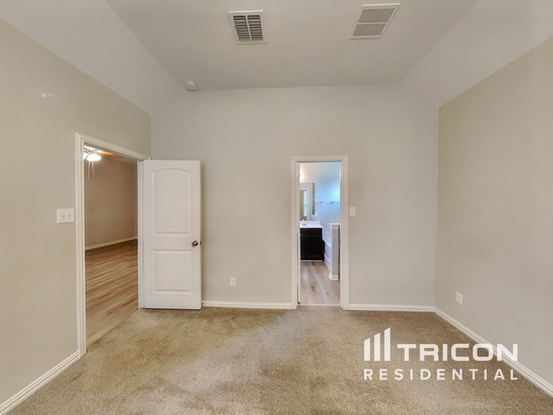 Building Photo - 604 Jennie Marie Cir
