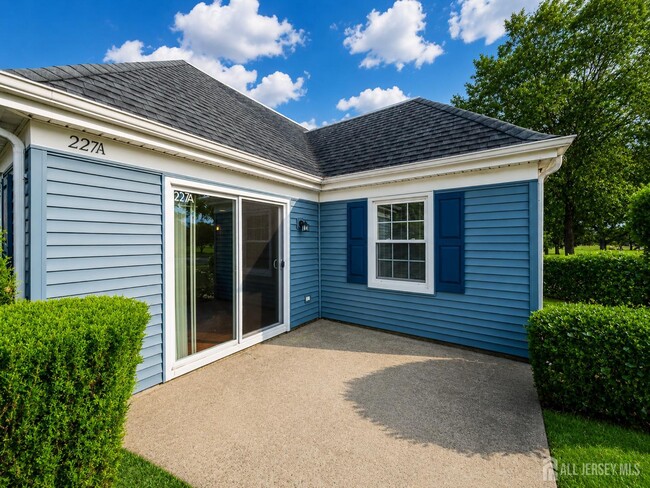 Building Photo - 227 Manchester Ln