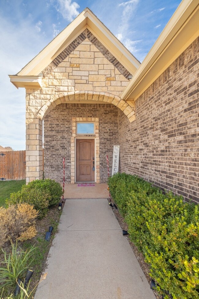 Building Photo - 7701 Florence Dr