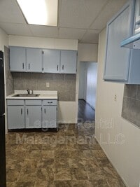 Building Photo - 424 S Poplar St