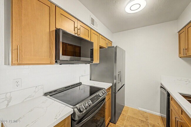 Building Photo - 10610 S 48th St
