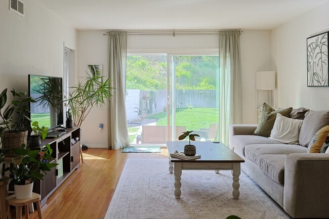 Building Photo - 3-Bed, 2-Bath Home on Large Lot in Prime San Diego Location