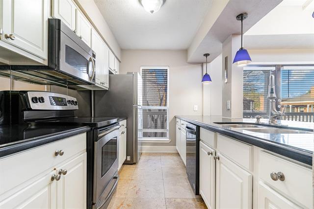 Building Photo - 5934 Sandhurst Ln