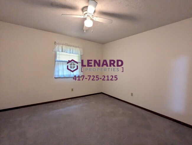 Building Photo - Spacious 3 Bedroom Home!