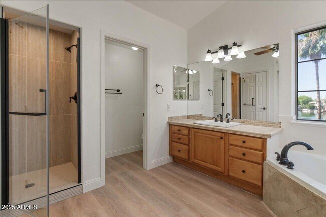 Building Photo - 1414 N Palmsprings Dr