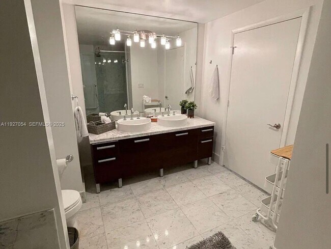 Building Photo - 253 NE 2nd St