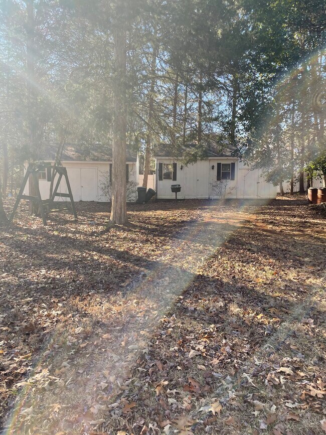 Building Photo - 2039 Vista Rd