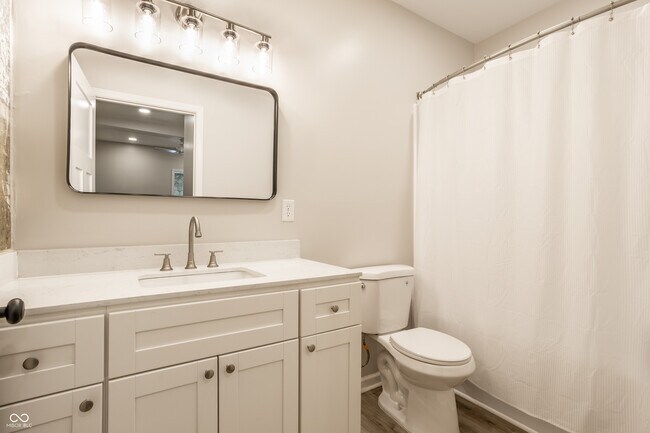 Building Photo - 104 W Main St