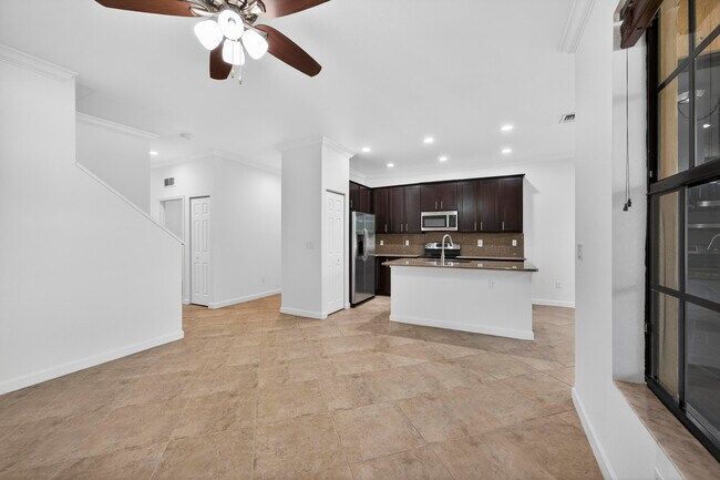 Building Photo - 10384 Wellington Parc Dr