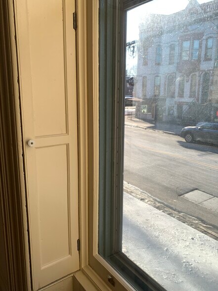 Building Photo - 292 Lark St