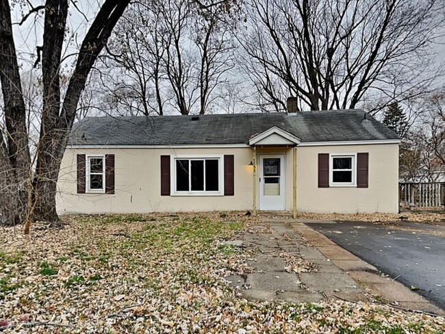 Primary Photo - WINTER SPECIAL!! 3 Bedroom, 1 Bathroom Hou...