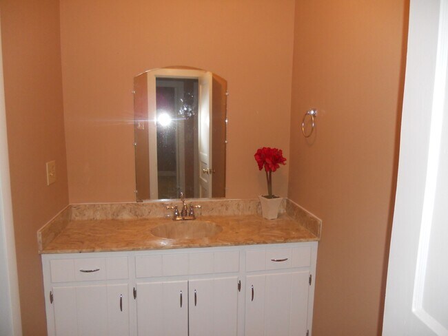 Building Photo - 118 Golf Club Ln