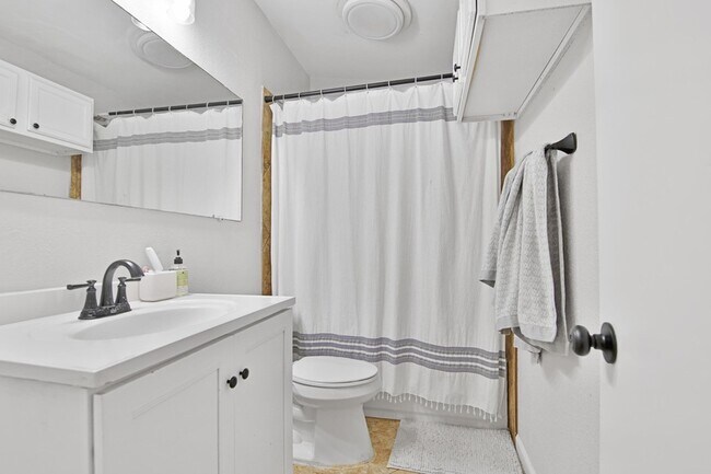 Building Photo - 2007 68th St