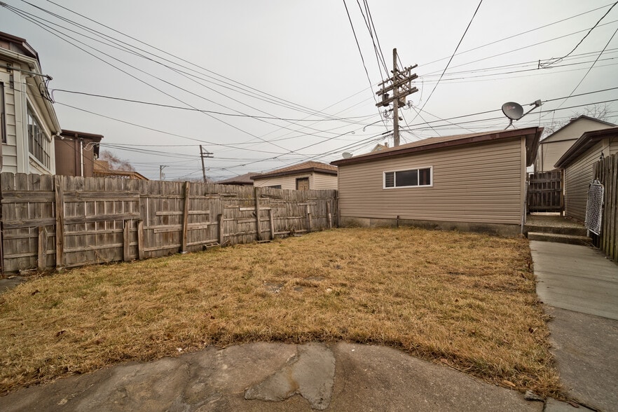 Building Photo - 3641 S Union Ave