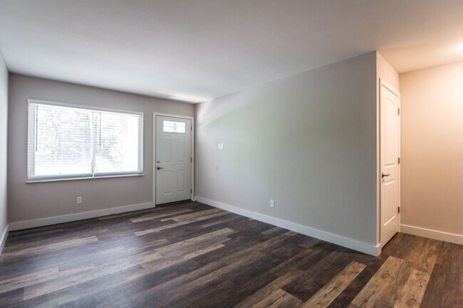 Building Photo - 2338 Vaek Dr