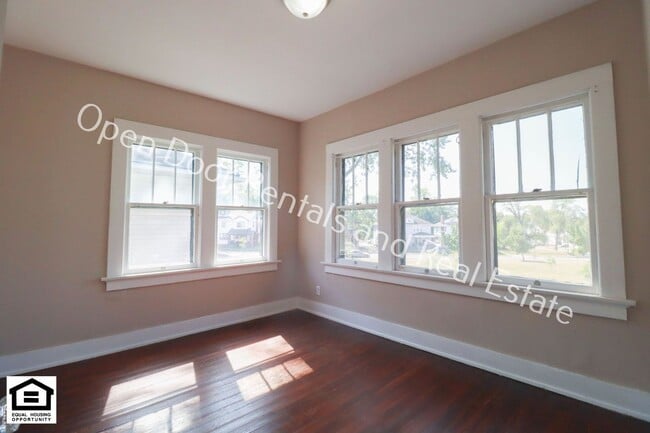 Building Photo - Now available 3 bedroom home