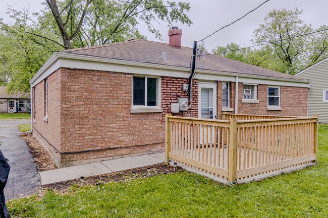 Building Photo - 336 Manitowac St