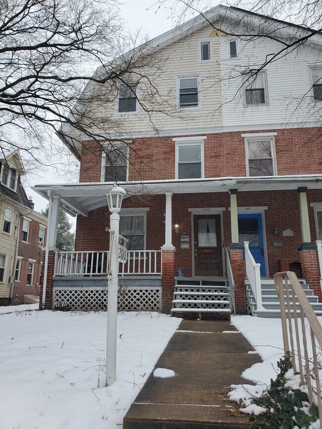 Primary Photo - 208 N Penn St