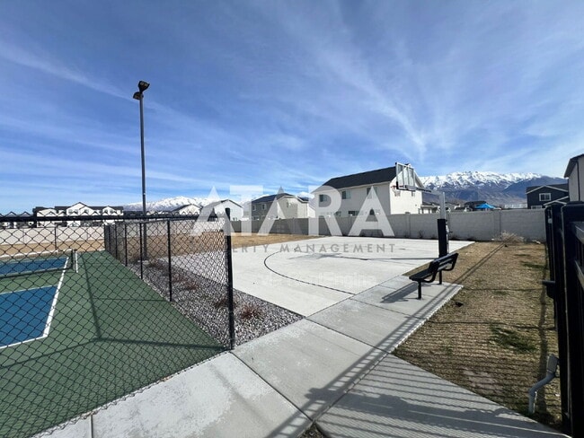 Building Photo - 955 S 850 W