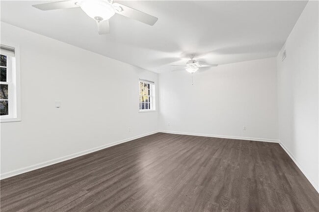 Building Photo - 2713 Briarlake Rd NE