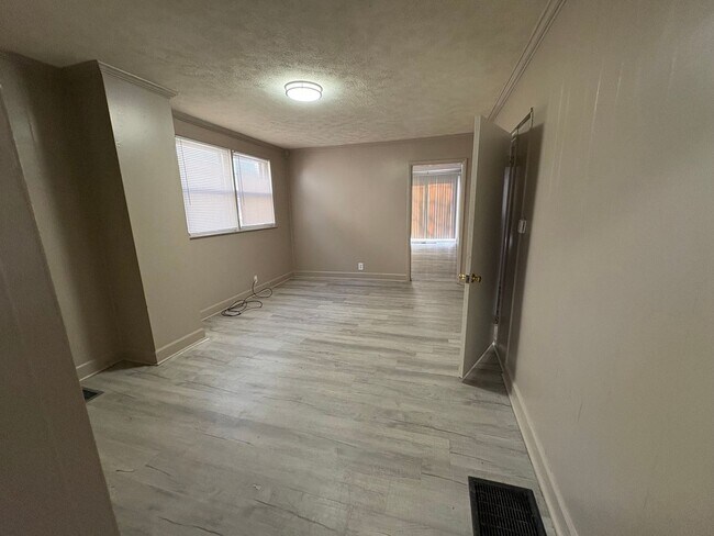 Building Photo - 3-Bedroom Home for Rent – Recently Renovated