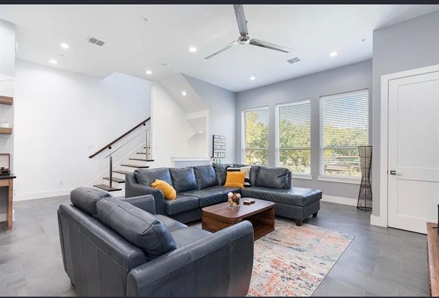 Building Photo - 2239 Lovedale Ave