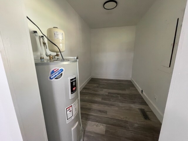 Building Photo - 1704 Walnut Ave